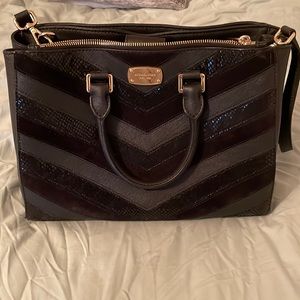 super cute black crossbody mk bag